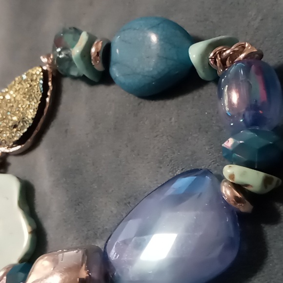 Chunky fun turquoise, druzy stone & opalescent crystals cut beaded bracelet. - Picture 1 of 9